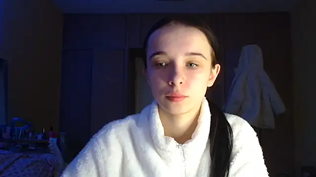 Snapshot of Emilia_Light chatting on February 9, 2026, 7:17 am Emilia Light online show from February 9, 2026, 7:17 am