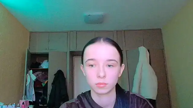 Snapshot of Emilia_Light chatting on March 5, 2026, 7:27 am Emilia Light online show from March 5, 2026, 7:27 am