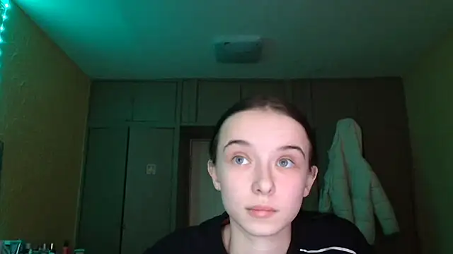 Snapshot of Emilia_Light chatting on February 13, 2026, 12:38 pm Emilia Light online show from February 13, 2026, 12:38 pm