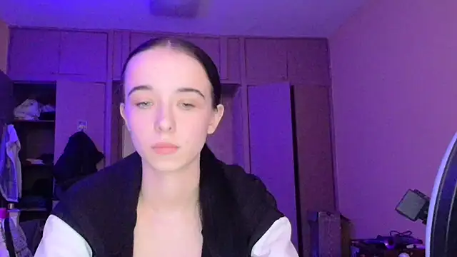 Snapshot of Emilia_Light chatting on March 13, 2026, 7:24 am Emilia Light online show from March 13, 2026, 7:24 am