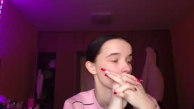 Snapshot of Emilia_Light chatting on March 3, 2026, 7:37 am Emilia Light online show from March 3, 2026, 7:37 am