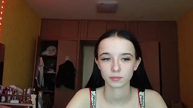 Snapshot of Emilia_Light chatting on March 21, 2026, 9:36 am Emilia Light online show from March 21, 2026, 9:36 am