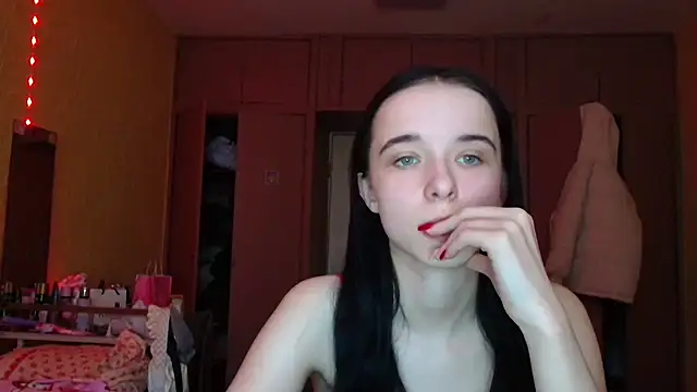 Snapshot of Emilia_Light chatting on March 1, 2026, 8:58 am Emilia Light online show from March 1, 2026, 8:58 am