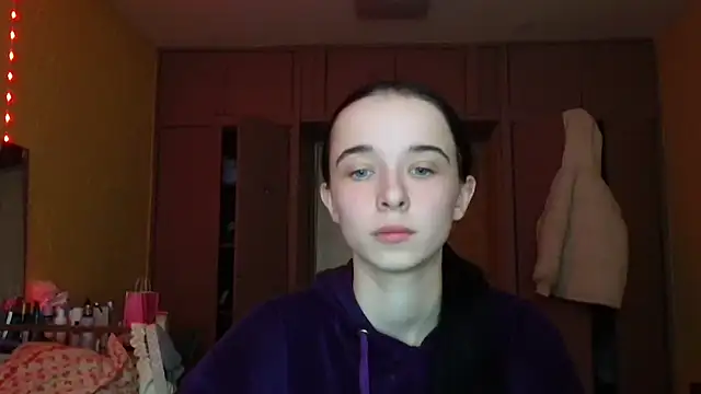 Snapshot of Emilia_Light chatting on March 2, 2026, 8:21 am Emilia Light online show from March 2, 2026, 8:21 am