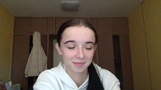 Emilia Light online show from October 31, 2025, 8:44 am