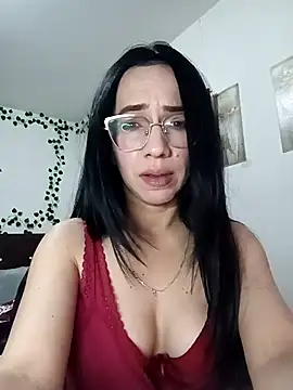 YaraDuartee online show from October 29, 2025, 9:03 pm