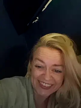 Snapshot of demidelightfulxx chatting on October 19, 2025, 8:33 pm demidelightfulxx online show from October 19, 2025, 8:33 pm
