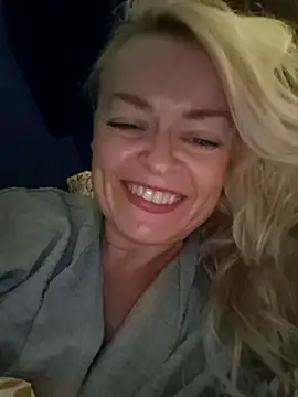 Snapshot of demidelightfulxx chatting on October 18, 2025, 9:50 pm demidelightfulxx online show from October 18, 2025, 9:50 pm