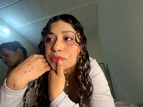 Sofi-Glow online show from October 8, 2025, 12:01 am