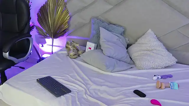 KateValencia online show from October 28, 2025, 11:53 am