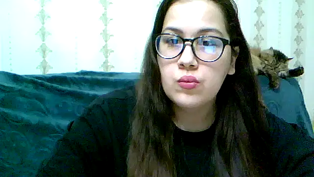 Snapshot of Deymoria chatting on February 21, 2026, 9:28 pm Deymoria online show from February 21, 2026, 9:28 pm