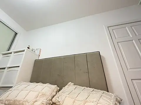 Playfulvixen25 online show from April 10, 2026, 2:07 am