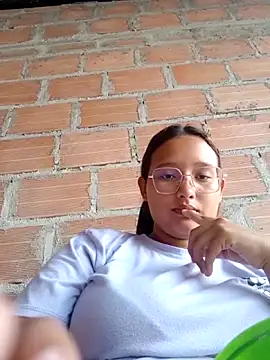 Snapshot of young_dairy01 chatting on November 5, 2025, 12:19 pm young dairy01 online show from November 5, 2025, 12:19 pm