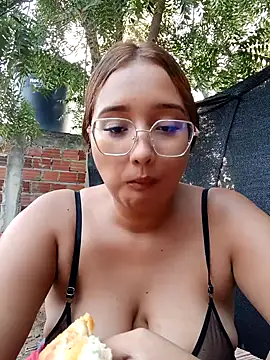 Snapshot of young_dairy01 chatting on December 16, 2025, 11:25 am young dairy01 online show from December 16, 2025, 11:25 am