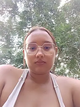 Snapshot of young_dairy01 chatting on December 22, 2025, 12:05 pm young dairy01 online show from December 22, 2025, 12:05 pm