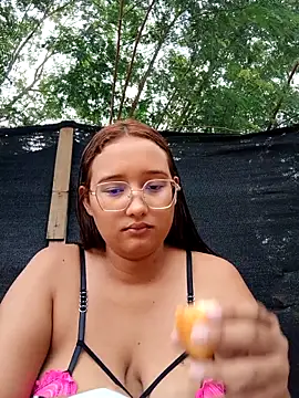 Snapshot of young_dairy01 chatting on December 20, 2025, 12:19 pm young dairy01 online show from December 20, 2025, 12:19 pm