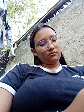 Snapshot of young_dairy01 chatting on November 27, 2025, 11:21 am young dairy01 online show from November 27, 2025, 11:21 am