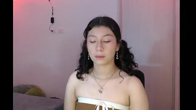 Ivonnybonn online show from November 29, 2025, 2:44 am