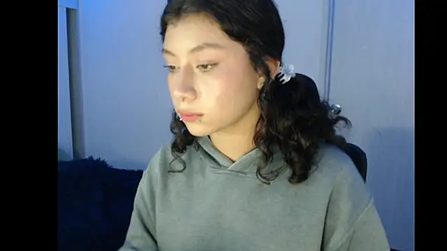 Ivonnybonn online show from November 5, 2025, 5:10 am