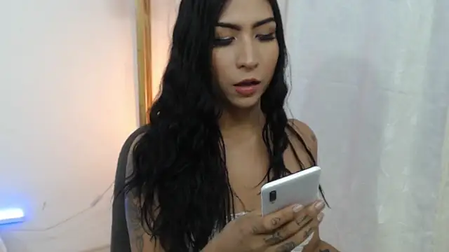 Zoevillaloboxxx online show from October 12, 2025, 4:03 am
