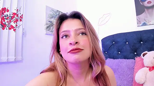 Snapshot of Kyvella_Myric chatting on October 17, 2025, 8:21 pm Kyvella Myric online show from October 17, 2025, 8:21 pm