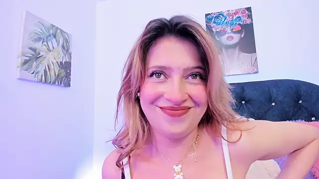 Snapshot of Kyvella_Myric chatting on October 20, 2025, 10:54 pm Kyvella Myric online show from October 20, 2025, 10:54 pm