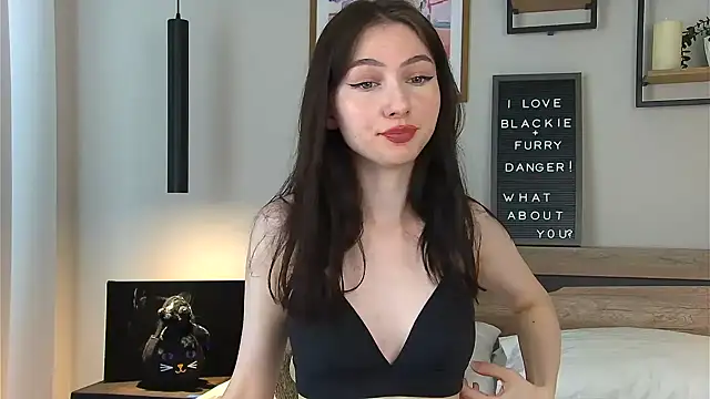 Snapshot of AnaMoonlight chatting on June 8, 2026, 11:11 am AnaMoonlight online show from June 8, 2026, 11:11 am