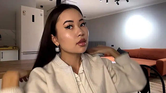 Ur neighbor Kira online show from November 2, 2025, 12:21 pm