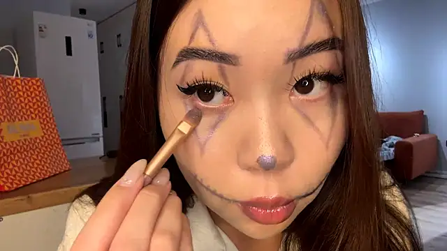 Ur neighbor Kira online show from October 31, 2025, 12:24 pm