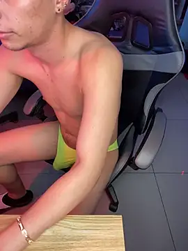 zamir333 online show from April 21, 2026, 11:22 pm