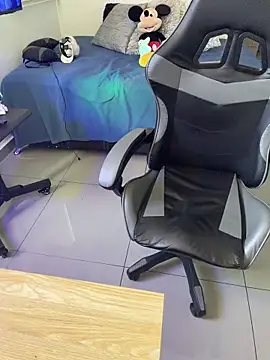 zamir333 online show from April 17, 2026, 5:27 pm