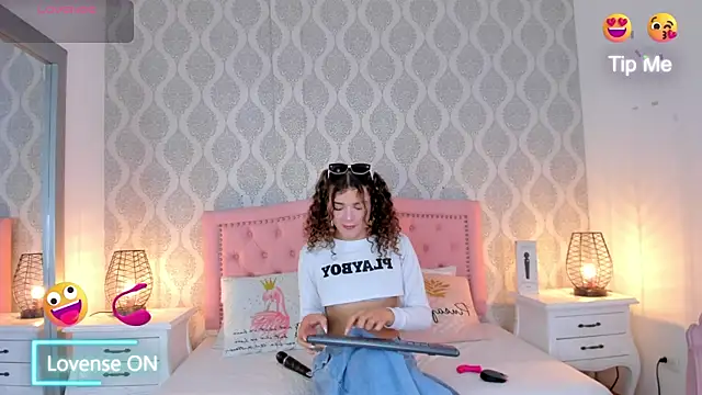 Snapshot of kendallspears_1 chatting on October 18, 2025, 3:41 am kendallspears 1 online show from October 18, 2025, 3:41 am