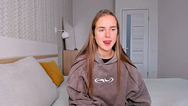 LilMary  online show from November 3, 2025, 7:57 am