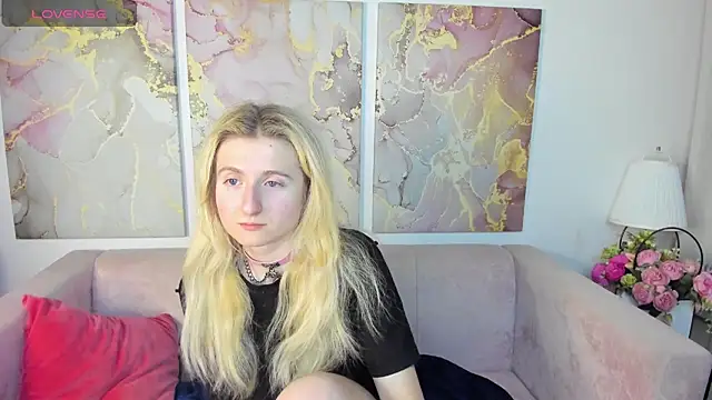 CamillaDreamer online show from November 10, 2025, 7:08 pm