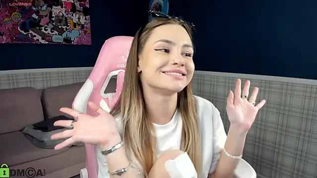 KarinaBroks online show from October 9, 2025, 8:59 am