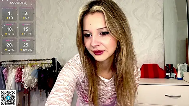 Snapshot of LindyEckland chatting on October 10, 2025, 12:28 pm LindyEckland online show from October 10, 2025, 12:28 pm