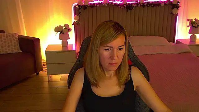 Snapshot of DonnaSmitth chatting on November 24, 2025, 11:43 am DonnaSmitth online show from November 24, 2025, 11:43 am