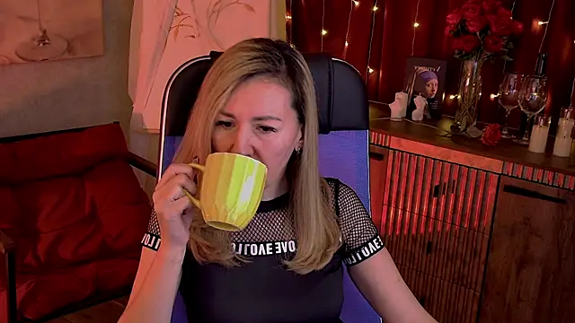 DonnaSmitth online show from April 15, 2026, 7:07 pm