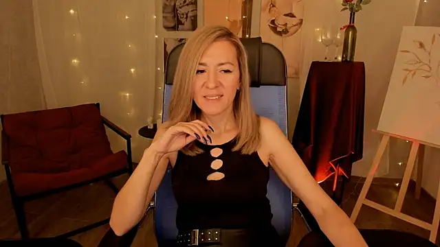 Snapshot of DonnaSmitth chatting on December 19, 2025, 3:58 pm DonnaSmitth online show from December 19, 2025, 3:58 pm