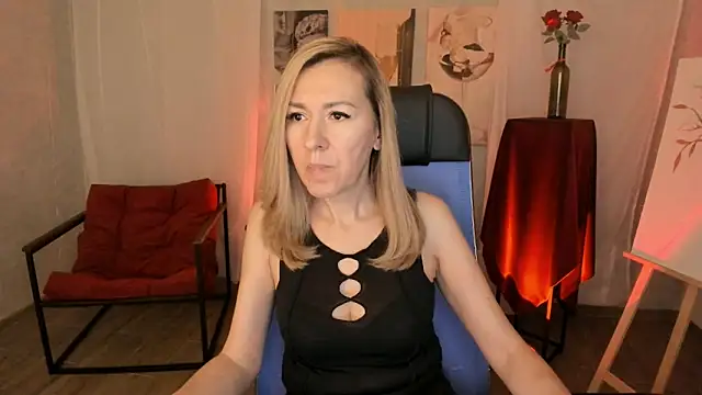 Snapshot of DonnaSmitth chatting on February 9, 2026, 6:39 pm DonnaSmitth online show from February 9, 2026, 6:39 pm