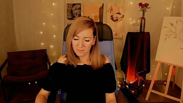 Snapshot of DonnaSmitth chatting on December 16, 2025, 2:10 pm DonnaSmitth online show from December 16, 2025, 2:10 pm