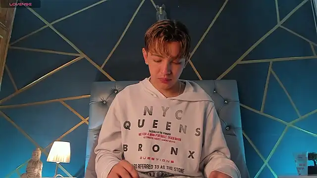 Lian Miller1  online show from March 4, 2026, 12:24 pm