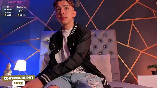 Lian Miller1  online show from March 6, 2026, 12:33 pm