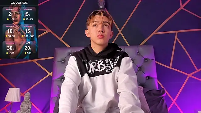 Lian Miller1  online show from April 13, 2026, 12:42 pm