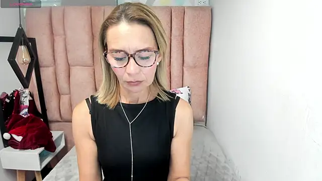 Issa Milf   online show from April 14, 2026, 1:27 pm