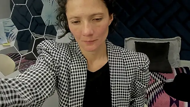 Valery More   online show from November 13, 2025, 12:09 pm