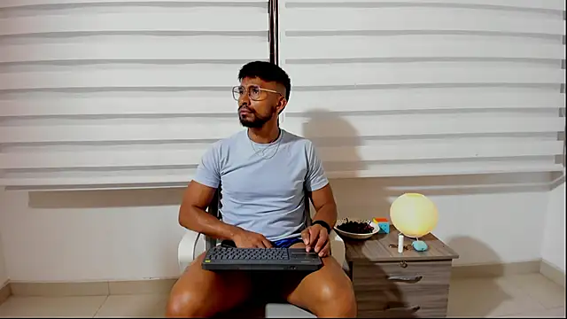 Taylormaccurdy  online show from September 27, 2025, 3:51 pm