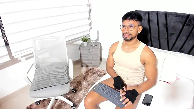 Taylormaccurdy  online show from October 8, 2025, 2:51 pm