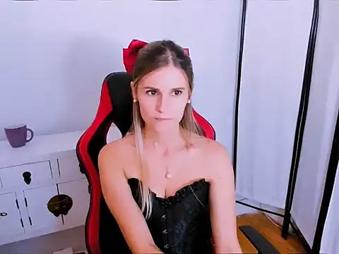 CatrinAmore online show from October 9, 2025, 2:17 pm