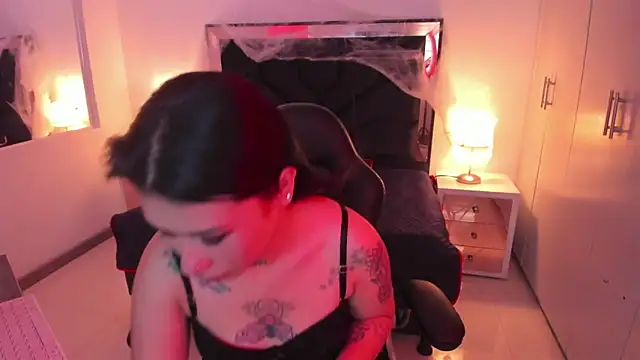 Snapshot of SusanVilla chatting on October 30, 2025, 7:44 pm SusanVilla online show from October 30, 2025, 7:44 pm